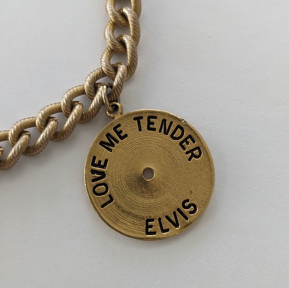VTG SIGNED 1977 ELVIS GOLD TONE CHARM BRACELET - Picture 3 of 10